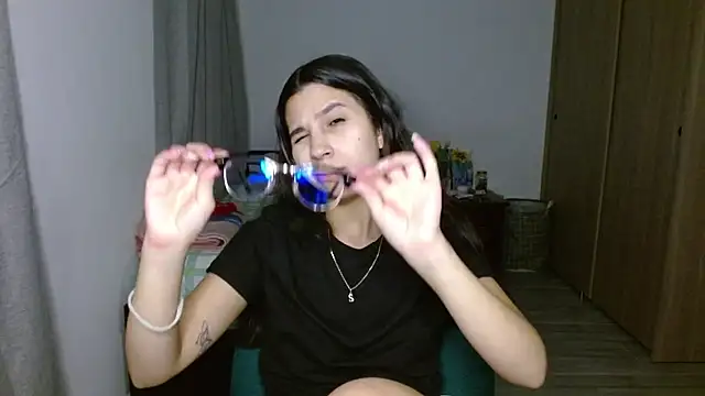 mia  lopez  online show from October 21, 2025, 1:17 am