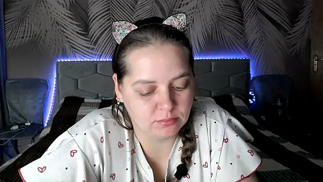 uliastar online show from November 13, 2025, 8:57 am