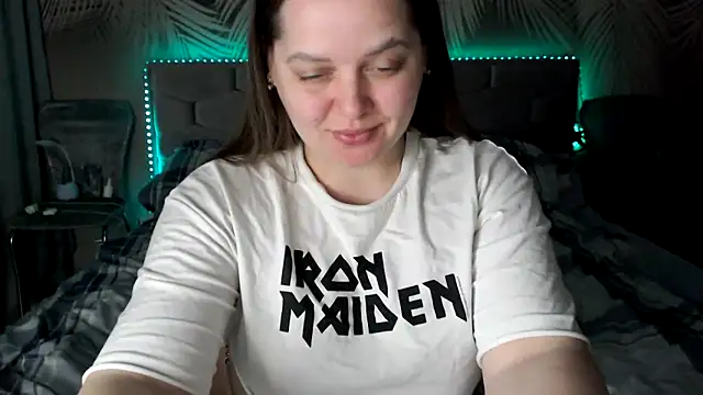 uliastar online show from March 25, 2026, 7:36 am