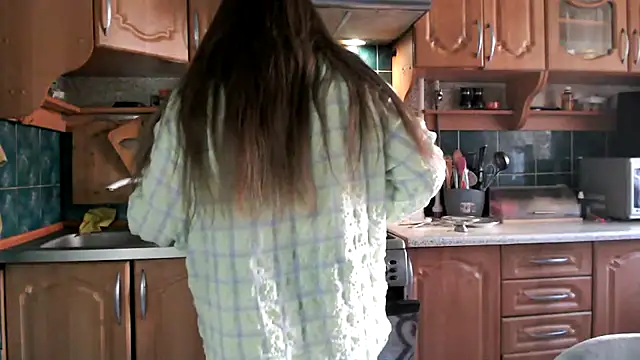 uliastar online show from April 4, 2026, 6:44 am