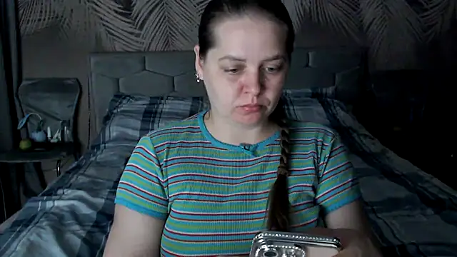 uliastar online show from April 21, 2026, 6:20 am