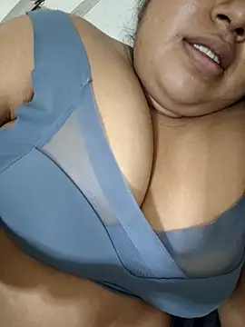 Snapshot of FerLu8 chatting on March 28, 2026, 2:33 am FerLu8 online show from March 28, 2026, 2:33 am