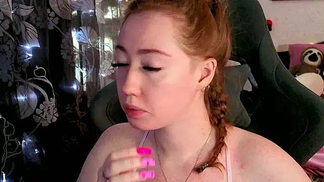 TinaBrook online show from February 24, 2026, 4:32 am