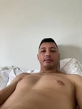 alexsandropllt online show from February 21, 2026, 7:26 pm