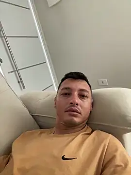 alexsandropllt online show from April 2, 2026, 5:54 pm