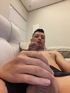 alexsandropllt online show from April 26, 2026, 9:29 am