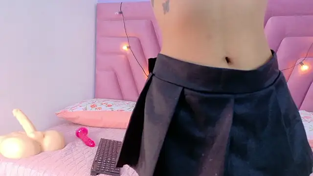 kinkylittlegirll online show from January 18, 2026, 12:53 pm