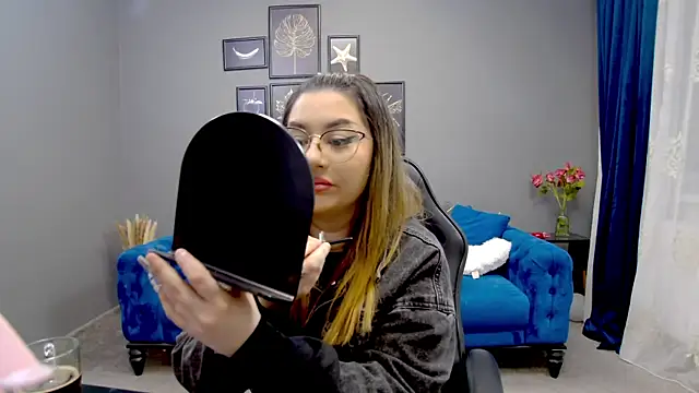 Katewalker  online show from March 3, 2025, 6:01 pm