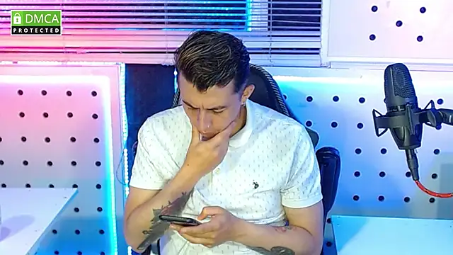 Darko0717 online show from October 25, 2025, 2:13 pm