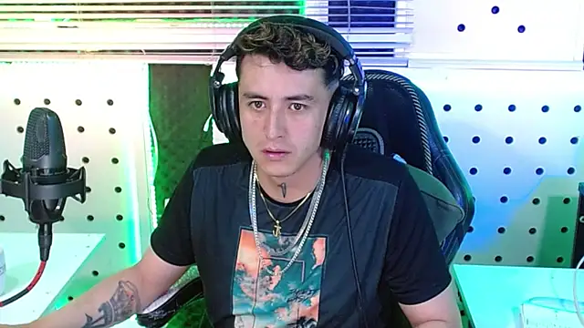 Darko0717 online show from November 21, 2025, 11:36 pm