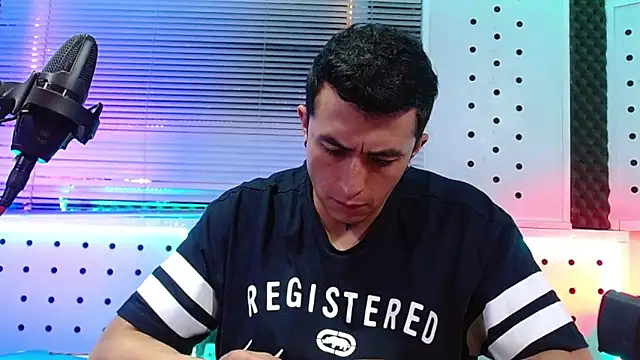 Darko0717 online show from April 8, 2026, 12:43 am