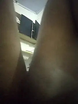 Snapshot of Dudamorena chatting on November 17, 2025, 6:35 pm Dudamorena online show from November 17, 2025, 6:35 pm