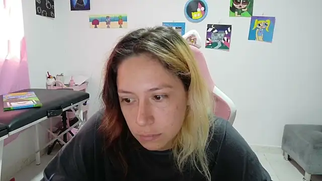 MommyMiaWs online show from December 17, 2025, 1:39 pm