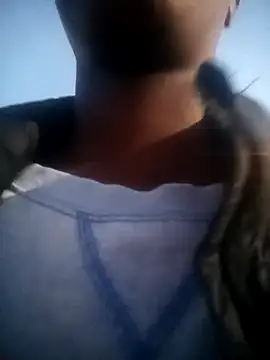 sluttylaura21 online show from November 28, 2025, 5:04 pm