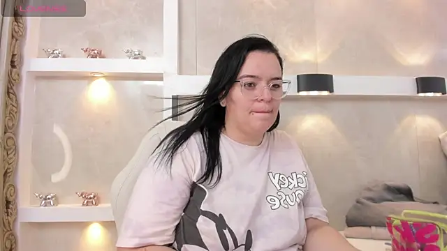 anette cooper online show from November 12, 2025, 3:29 am