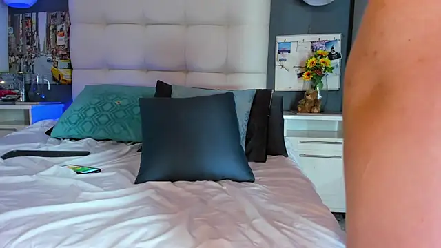 cinthya walker1 online show from February 12, 2025, 6:30 pm