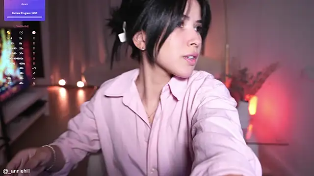 Snapshot of anniehillofficial chatting on September 27, 2025, 8:25 pm anniehillofficial online show from September 27, 2025, 8:25 pm