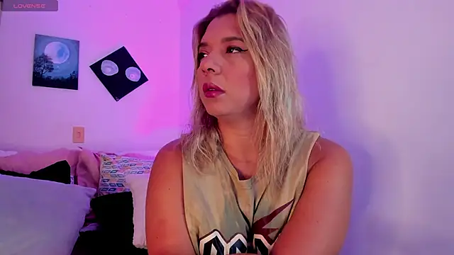 Snapshot of Gaia_Stone chatting on December 5, 2025, 10:13 am Gaia Stone online show from December 5, 2025, 10:13 am