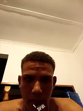 Snapshot of Linex06 chatting on February 25, 2026, 5:44 pm Linex06 online show from February 25, 2026, 5:44 pm