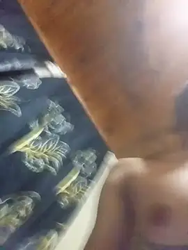 Snapshot of Linex06 chatting on February 27, 2026, 11:16 pm Linex06 online show from February 27, 2026, 11:16 pm