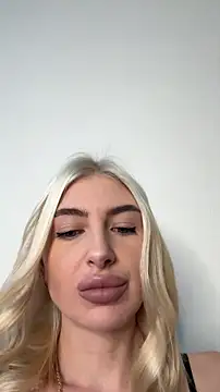 Mia Roxie online show from February 10, 2026, 3:10 am