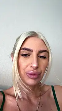 Mia Roxie online show from July 5, 2026, 3:13 am