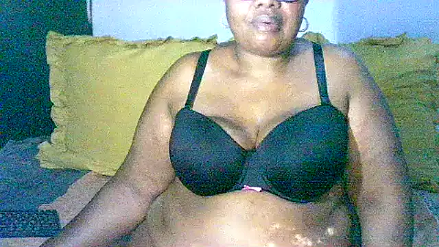 YELLOW BONE online show from October 5, 2025, 8:29 pm