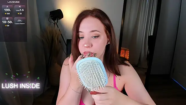 Snapshot of Pretty_Alison chatting on October 5, 2025, 1:53 pm Pretty Alison online show from October 5, 2025, 1:53 pm