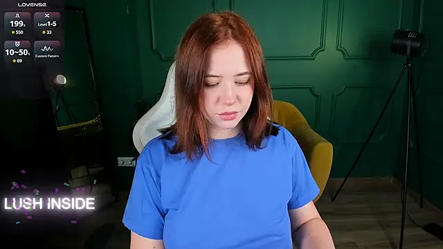 Snapshot of Pretty_Alison chatting on October 7, 2025, 2:25 pm Pretty Alison online show from October 7, 2025, 2:25 pm