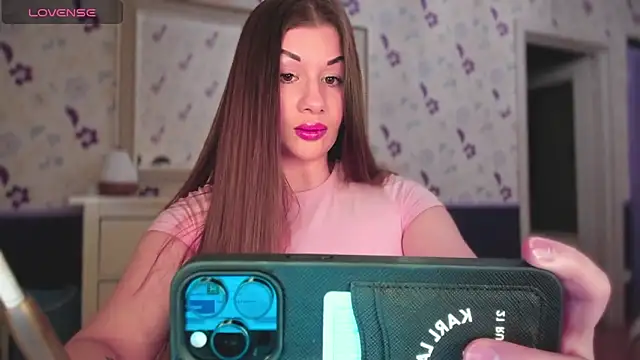 JuicyHelenX online show from October 6, 2025, 3:31 pm