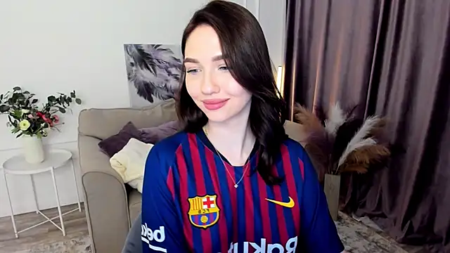 GracefulLook online show from September 18, 2025, 8:00 pm