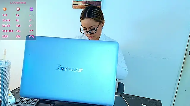 TaylorEvanss online show from February 3, 2025, 12:03 pm