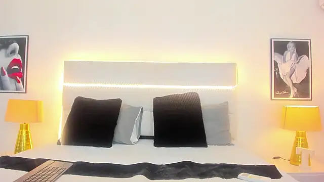 TaylorEvanss online show from April 1, 2026, 3:09 pm