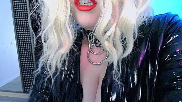 Snapshot of wickedxqueen chatting on February 15, 2026, 9:55 pm wickedxqueen online show from February 15, 2026, 9:55 pm