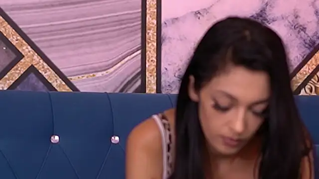 Snapshot of AriannaClover chatting on October 12, 2025, 4:28 pm AriannaClover online show from October 12, 2025, 4:28 pm