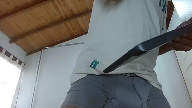 JohanyLatino online show from July 12, 2026, 12:51 pm
