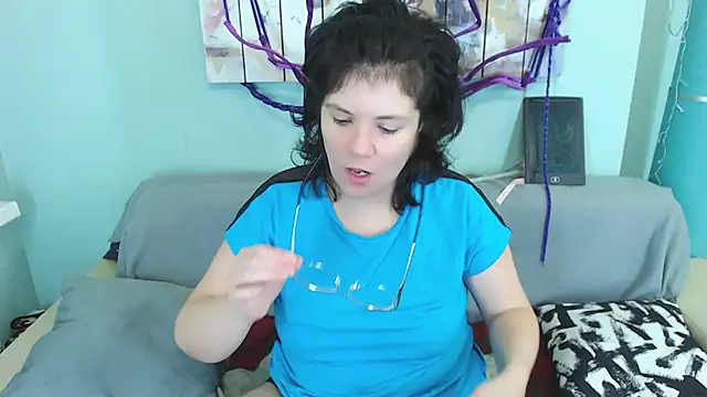 EverlyRays online show from December 27, 2024, 6:42 pm