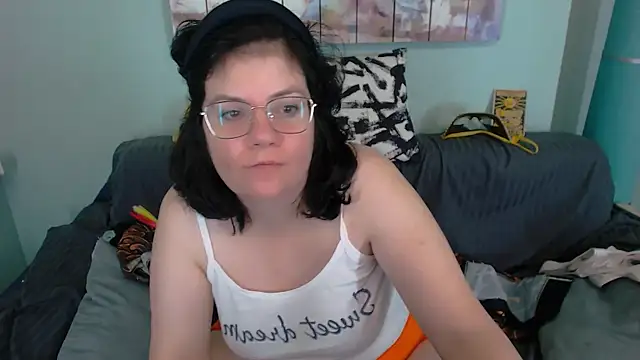 EverlyRays online show from September 21, 2025, 4:19 pm