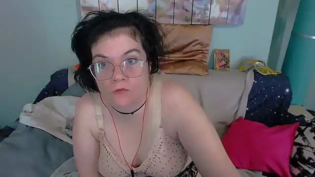 EverlyRays online show from November 13, 2025, 4:06 pm