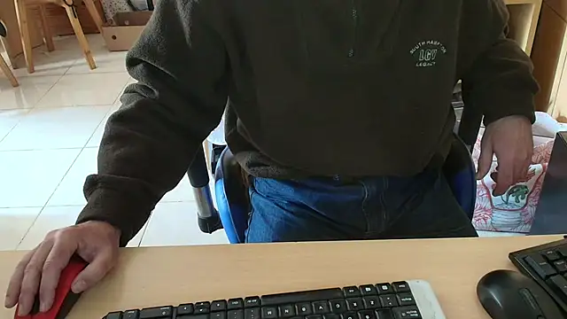 Snapshot of angelgarcia269 chatting on July 5, 2026, 2:02 pm angelgarcia269 online show from July 5, 2026, 2:02 pm