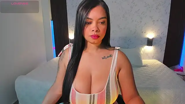 Snapshot of MartinaBianchi chatting on September 11, 2025, 11:21 am MartinaBianchi online show from September 11, 2025, 11:21 am