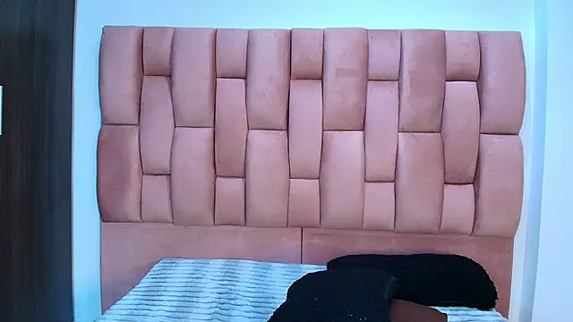 JuliKim  online show from February 21, 2026, 1:01 pm