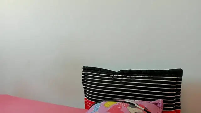 lady hot2xx online show from April 12, 2026, 7:19 pm