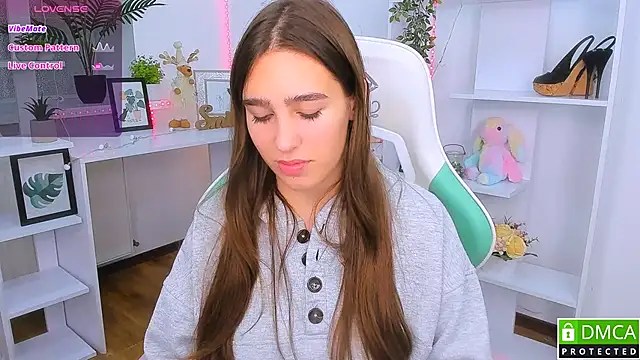  Eliizabeth  online show from November 4, 2025, 9:25 pm