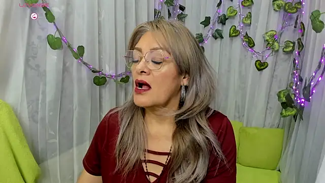 RebeccaThompson online show from November 30, 2025, 5:11 am