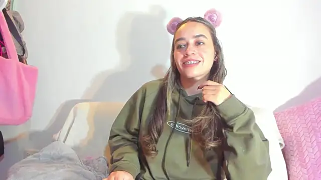 Snapshot of Natalia_Suarez chatting on October 11, 2025, 1:05 am Natalia Suarez online show from October 11, 2025, 1:05 am