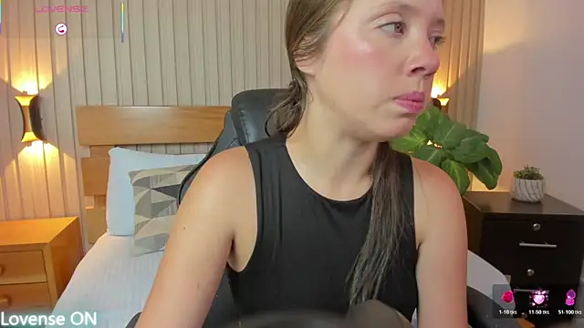 nataly rodri online show from November 26, 2025, 2:12 am