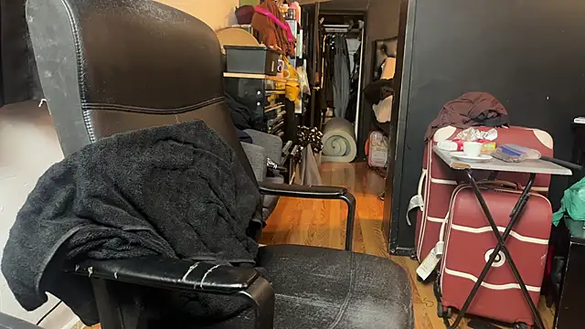 Snapshot of leanjamesdean chatting on December 2, 2025, 3:01 am leanjamesdean online show from December 2, 2025, 3:01 am