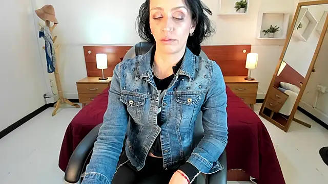 Snapshot of Kristen_Garner chatting on February 4, 2025, 8:06 pm Kristen Garner online show from February 4, 2025, 8:06 pm