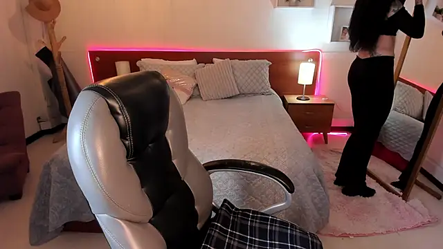 Kristen Garner online show from December 5, 2025, 7:54 pm